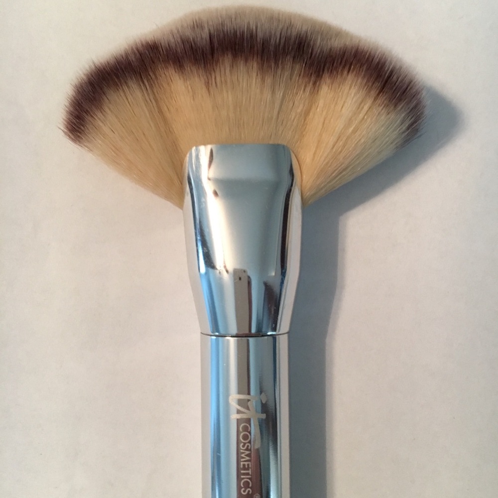 Heavenly Luxe mega fan brush with silver handle